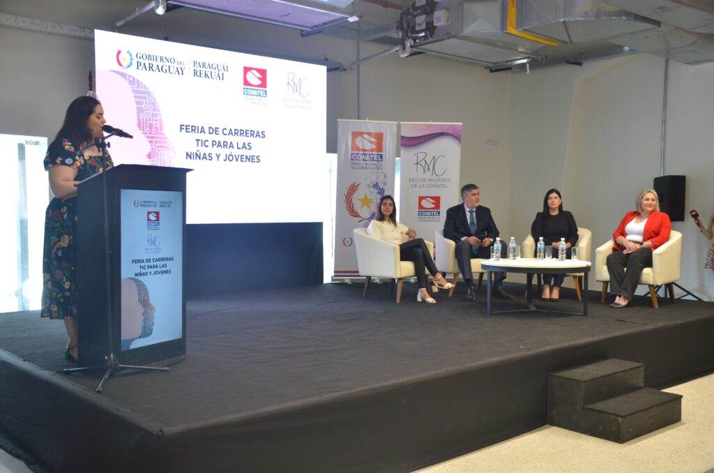MITIC marcó presencia en la segunda edición de la Expo Feria de carreras TIC para niñas y mujeres jóvenes